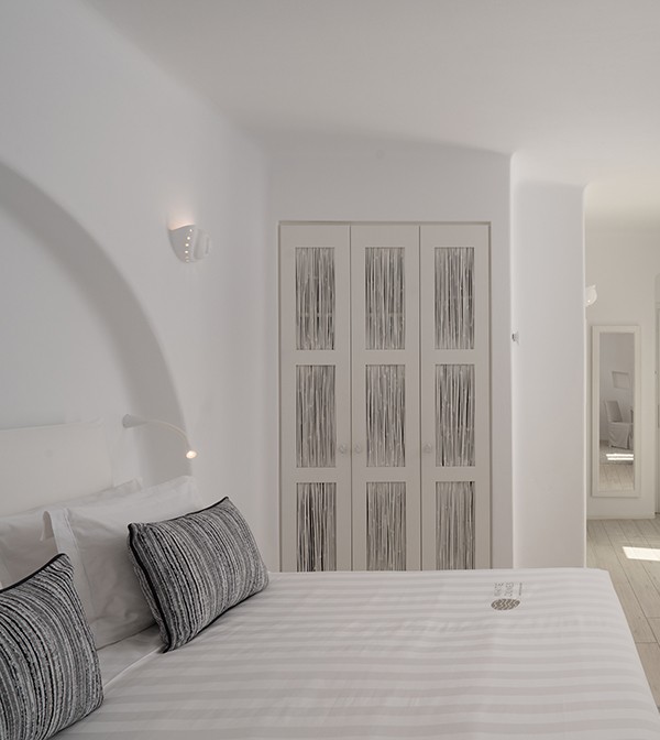 SUITE WITH PANORAMIC SEA VIEW SUITE WITH PANORAMIC SEA VIEW